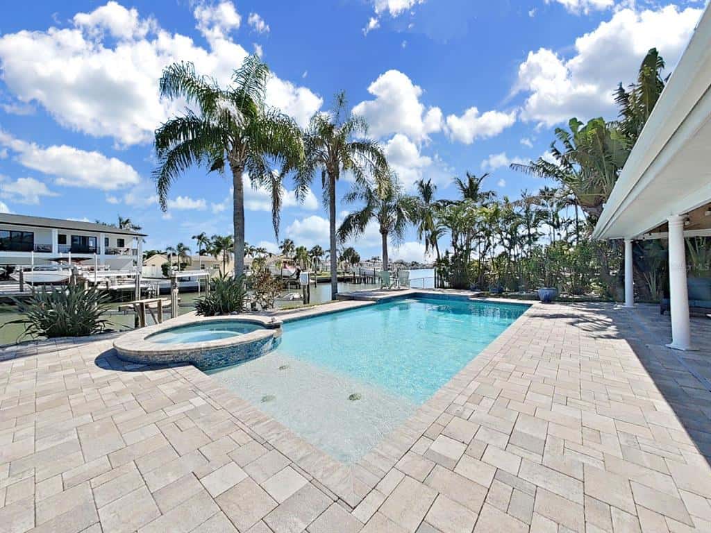 Single Family Residence in SEMINOLE
