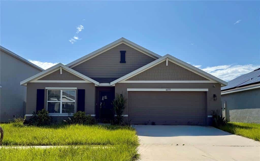 Single Family Residence in WIMAUMA