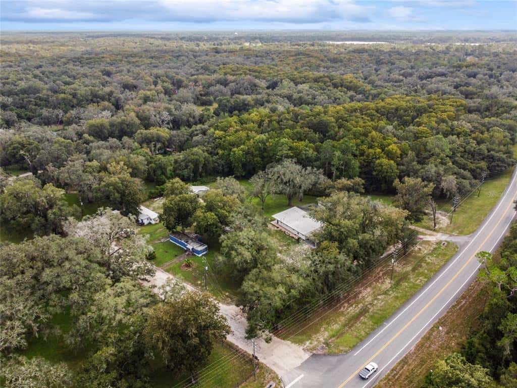 Single Family Residence in DADE CITY