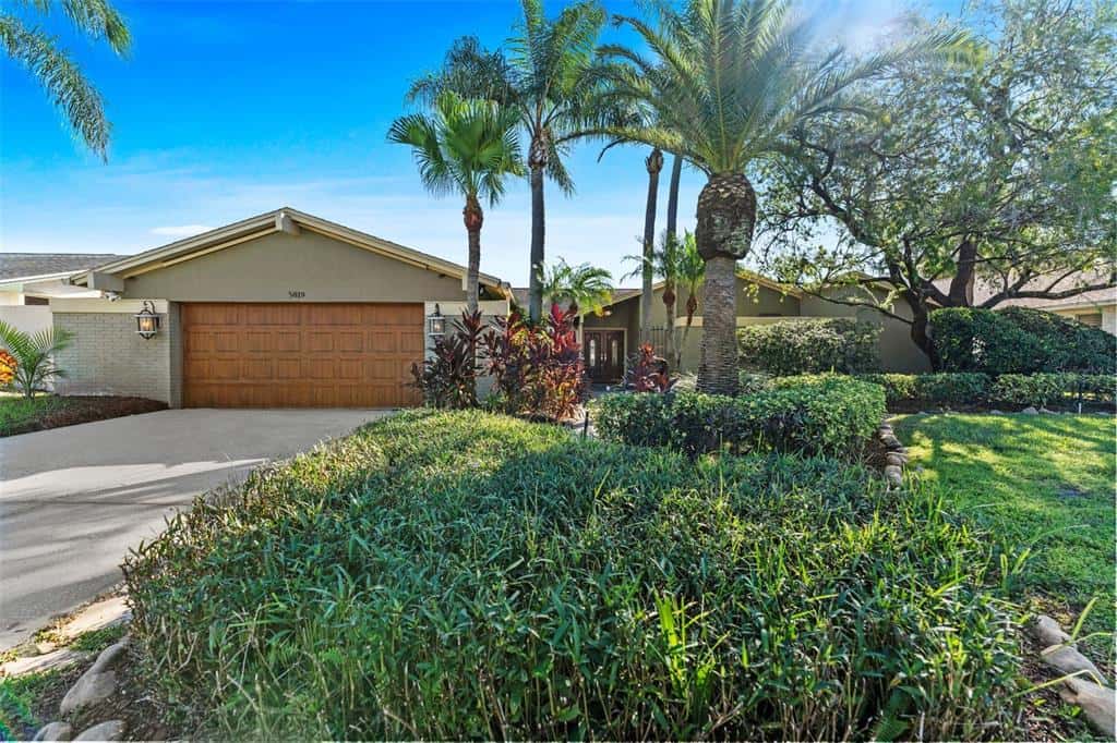 Single Family Residence in TAMPA