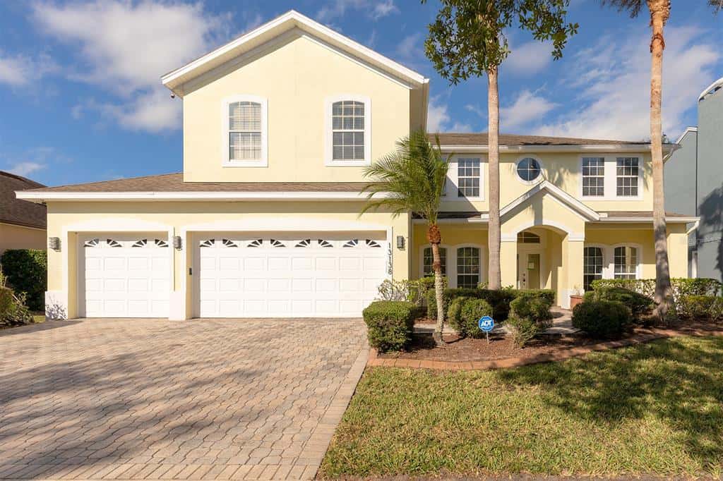Single Family Residence in ORLANDO