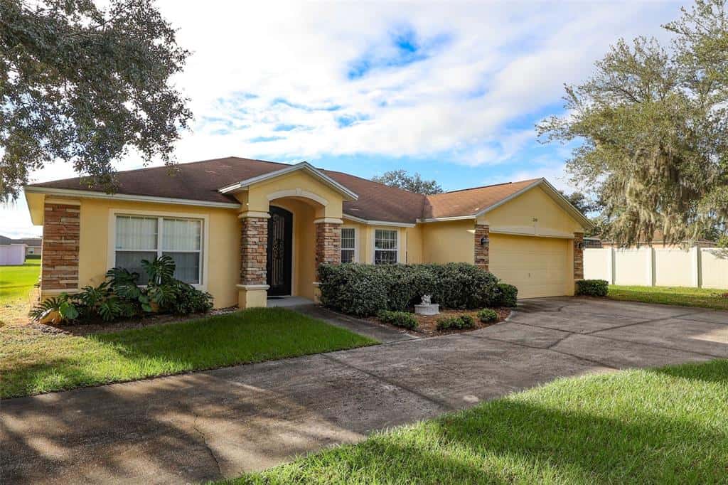 Single Family Residence in BARTOW