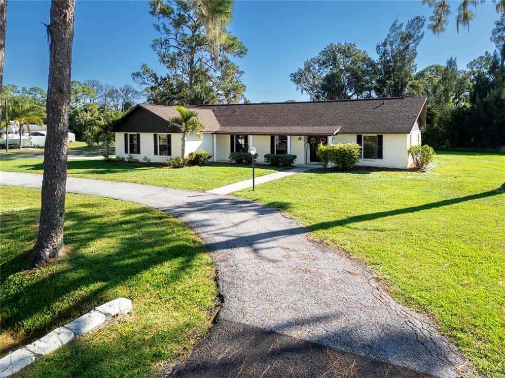 Single Family Residence in RUSKIN