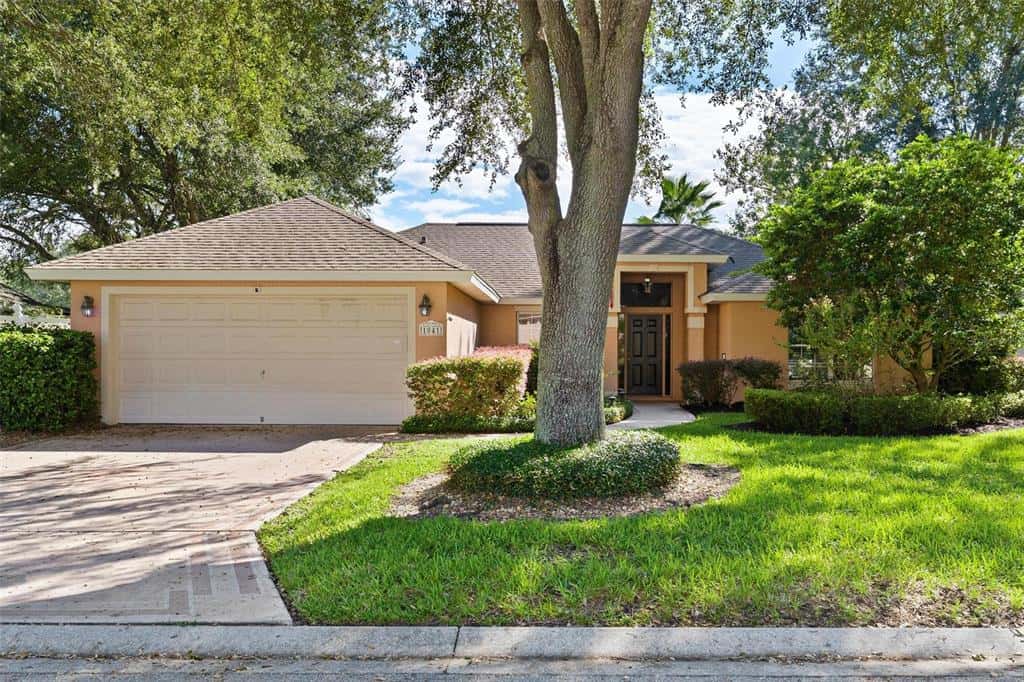 Single Family Residence in EUSTIS