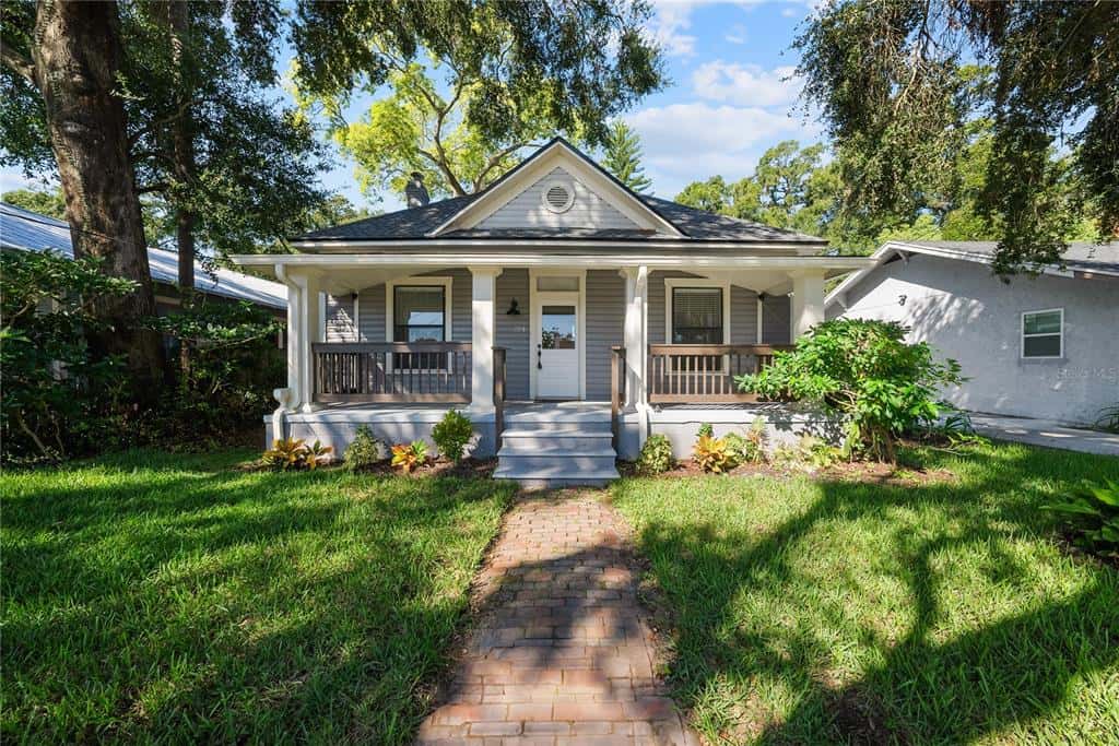 Single Family Residence in TAMPA