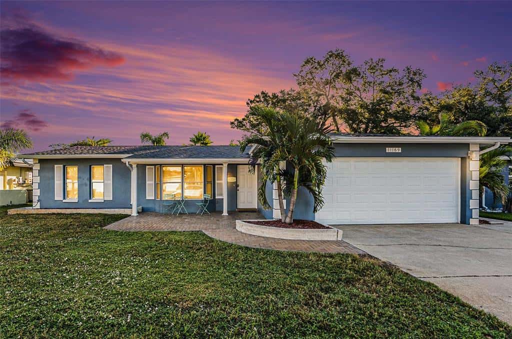 Single Family Residence in LARGO