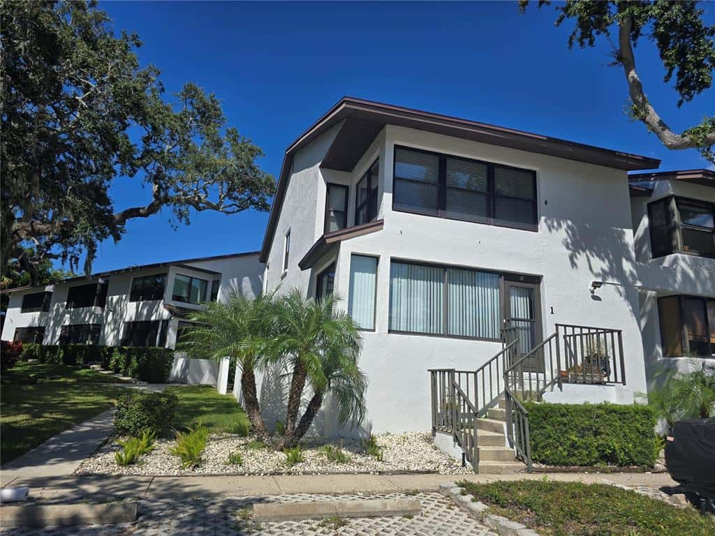 Condominium in SAFETY HARBOR
