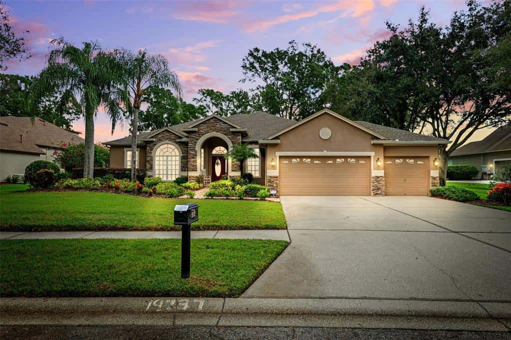 Single Family Residence in LUTZ