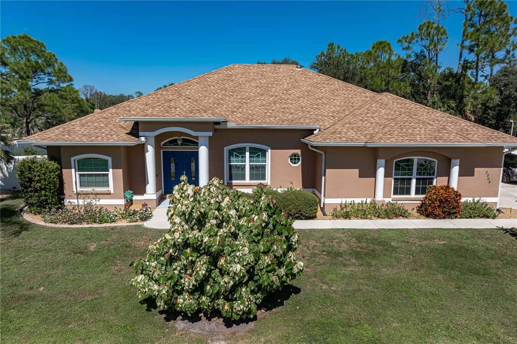 Single Family Residence in NORTH PORT
