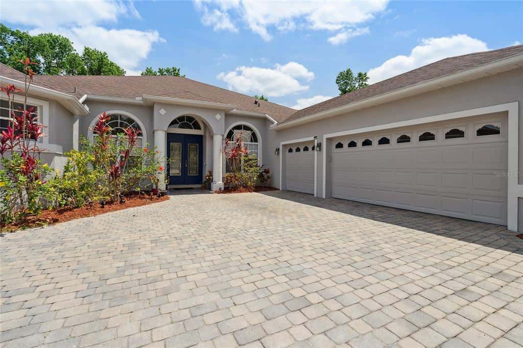 Single Family Residence in WINTER SPRINGS
