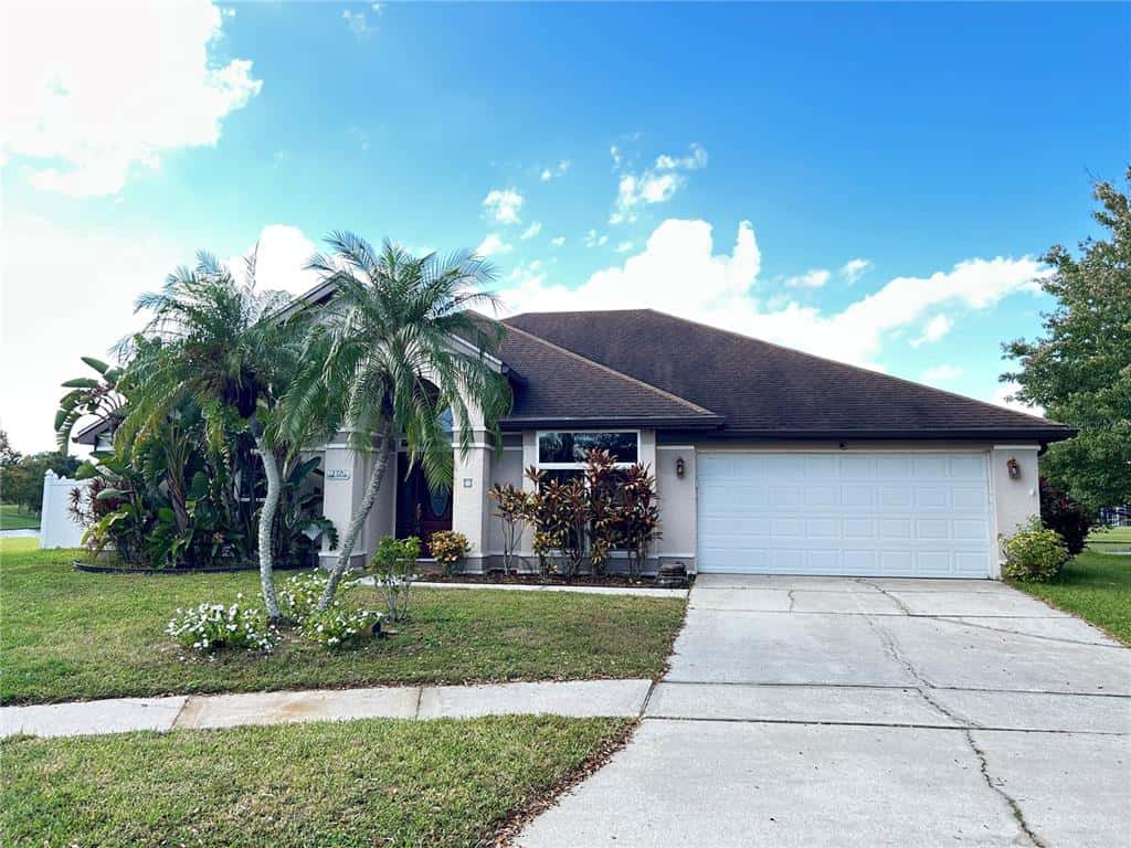 Single Family Residence in ORLANDO