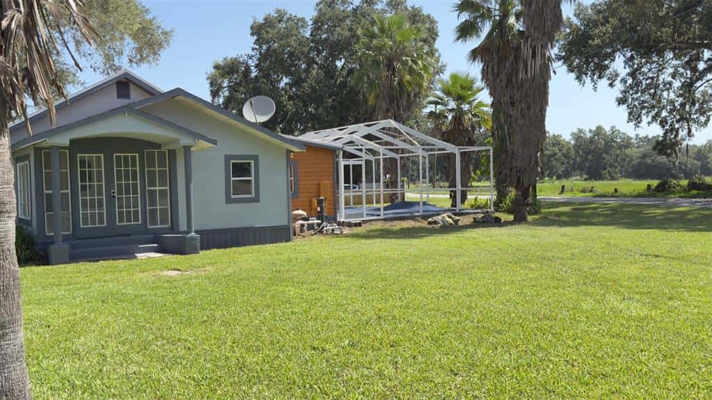 Single Family Residence in DADE CITY