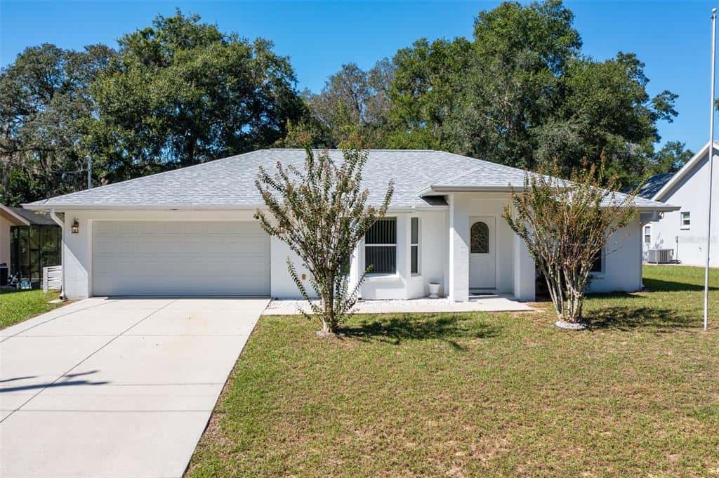 Single Family Residence in INVERNESS