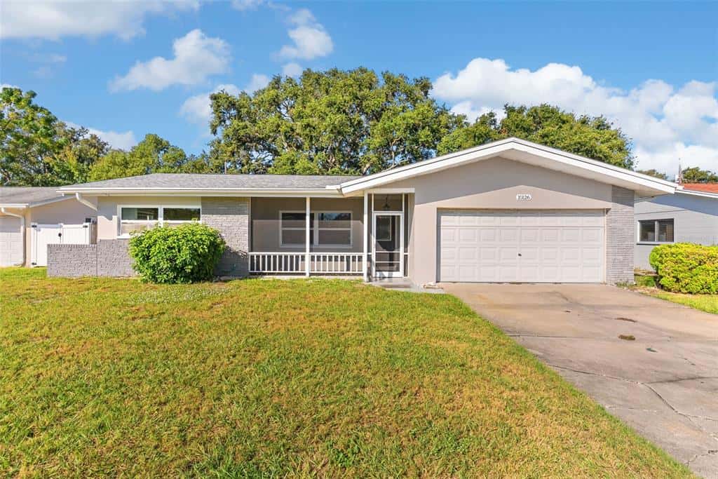 Single Family Residence in SEMINOLE