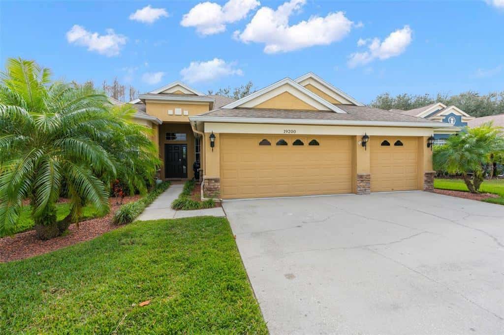Single Family Residence in LAND O LAKES