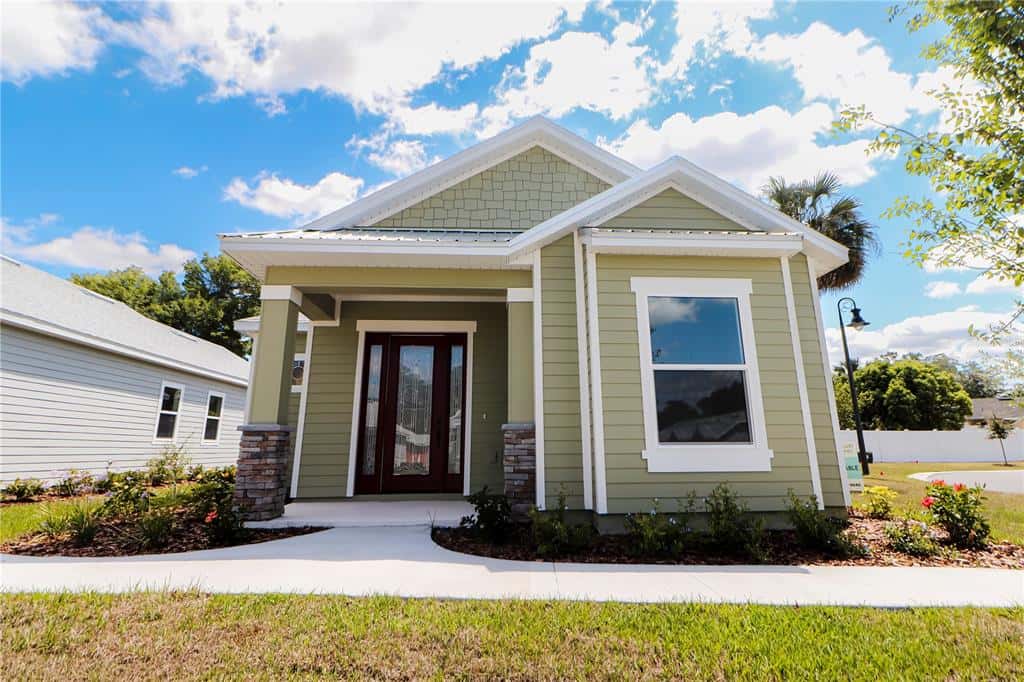 Single Family Residence in DELAND