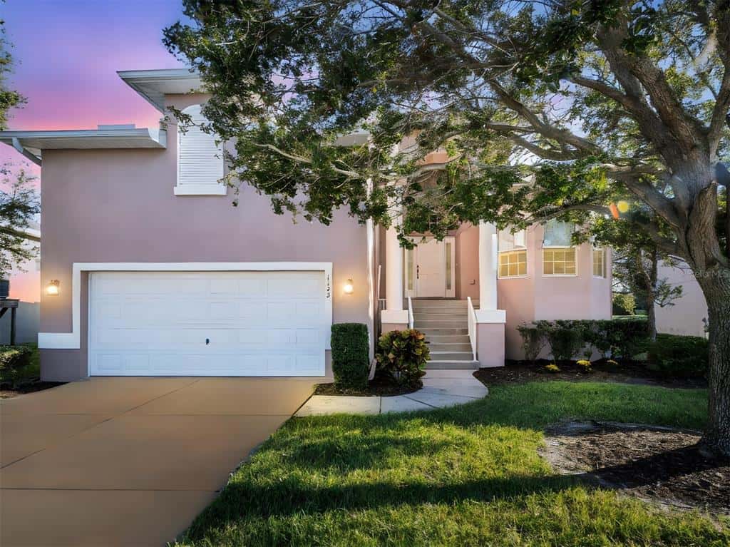 Single Family Residence in TARPON SPRINGS