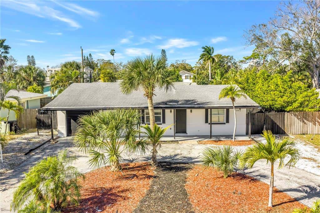 Single Family Residence in GULFPORT