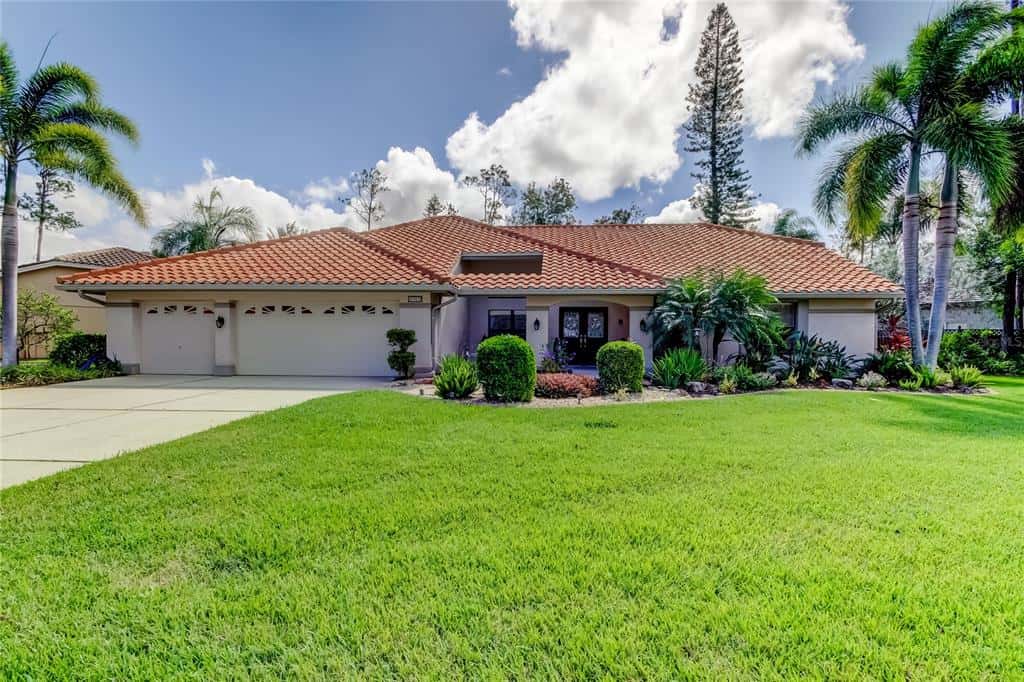 Single Family Residence in OLDSMAR