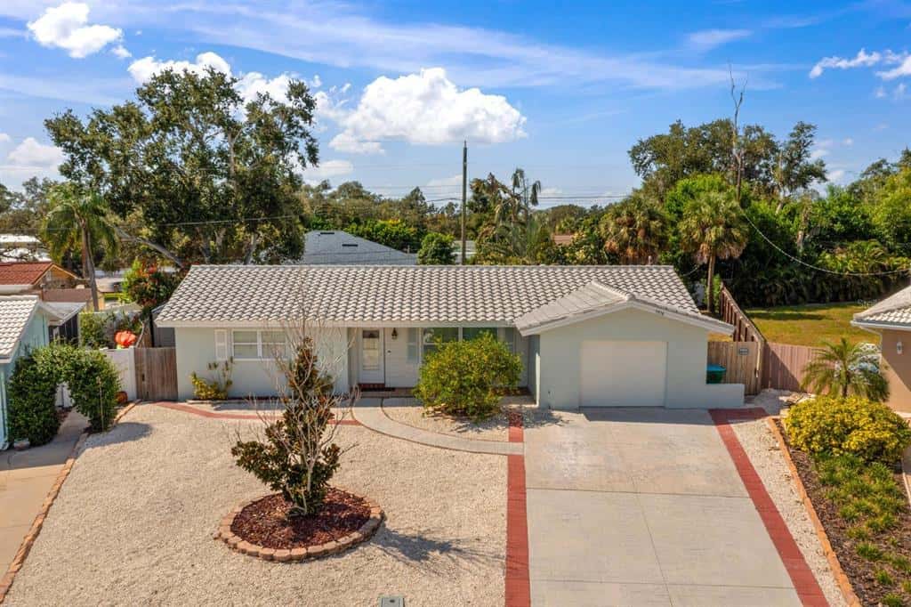 Single Family Residence in SEMINOLE