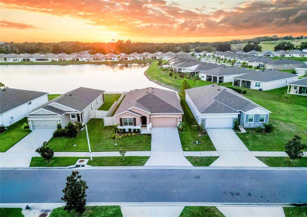 Single Family Residence in ZEPHYRHILLS