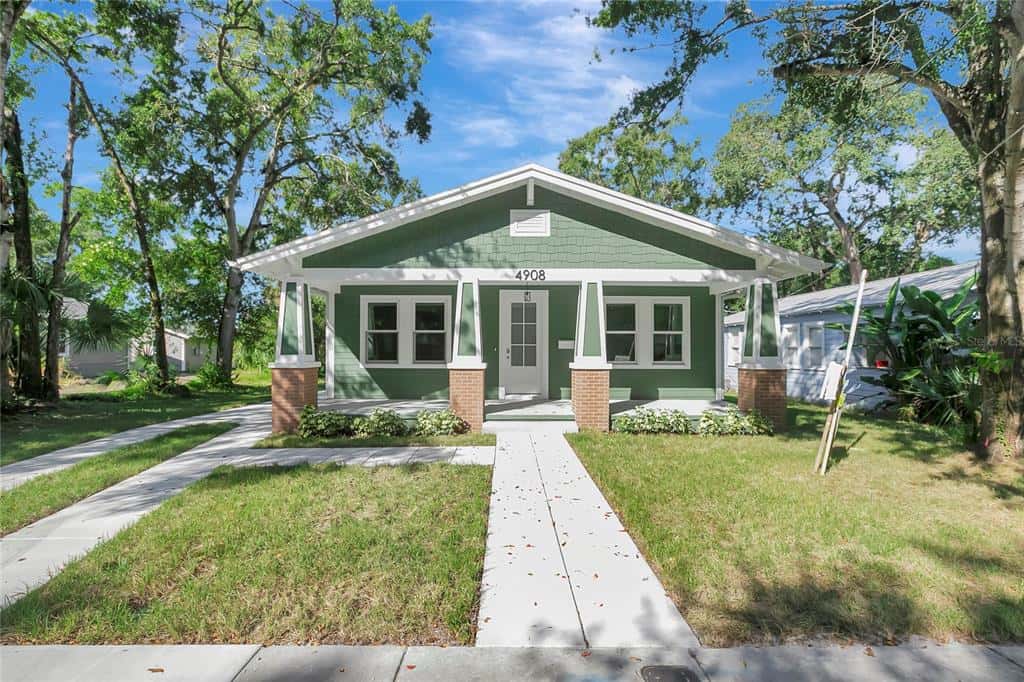 Single Family Residence in TAMPA
