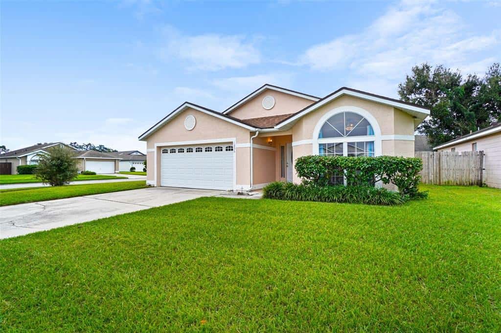 Single Family Residence in ORLANDO