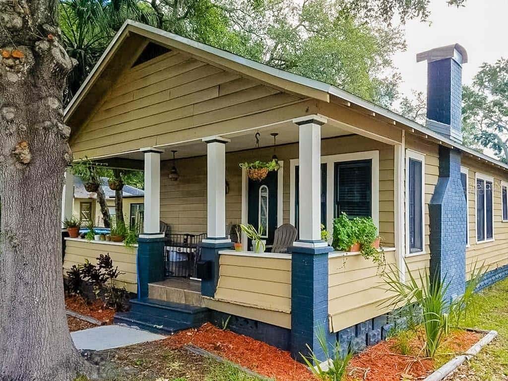 Single Family Residence in ST PETERSBURG