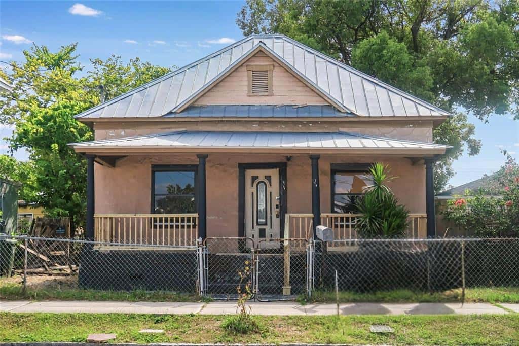 Single Family Residence in TAMPA