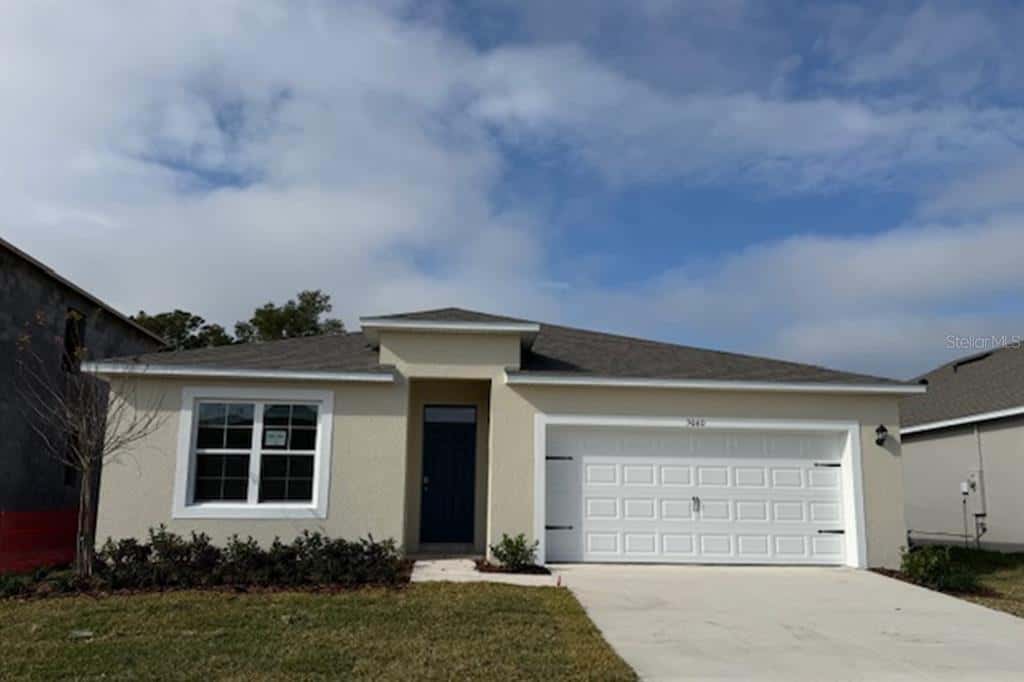 Single Family Residence in APOPKA