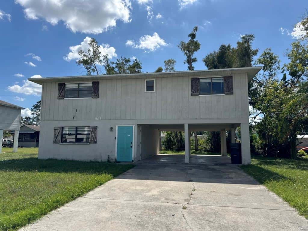 Single Family Residence in PALMETTO
