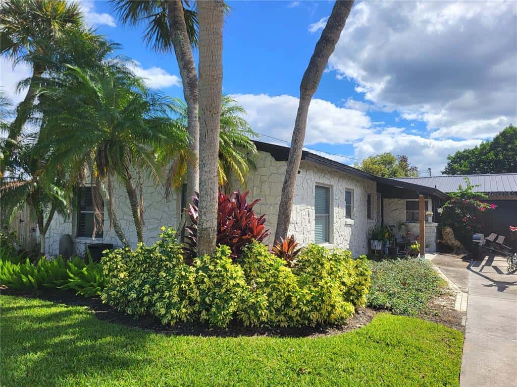 Single Family Residence in ORLANDO