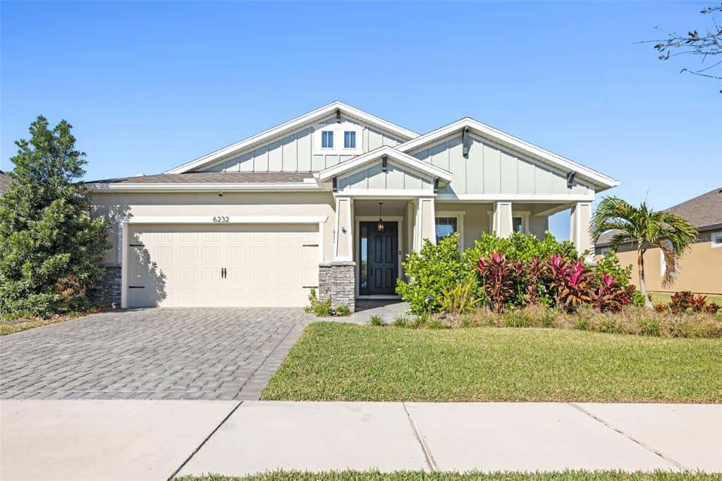 Single Family Residence in APOLLO BEACH
