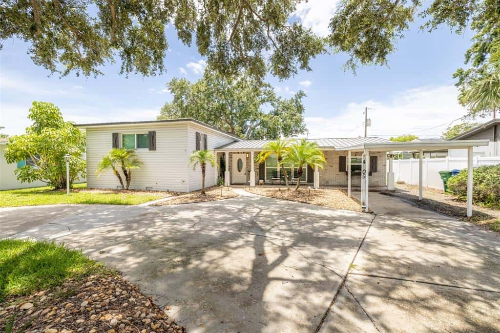 Single Family Residence in TAMPA