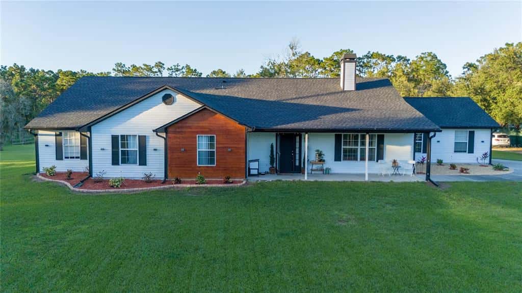 Single Family Residence in ORLANDO