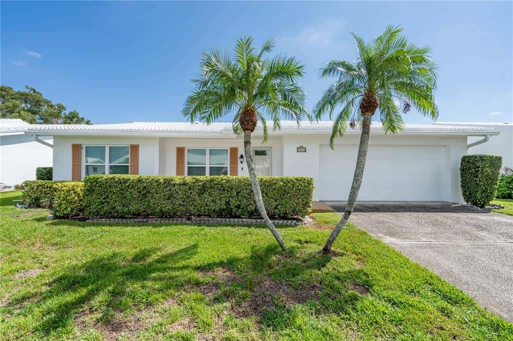 Condominium in PINELLAS PARK