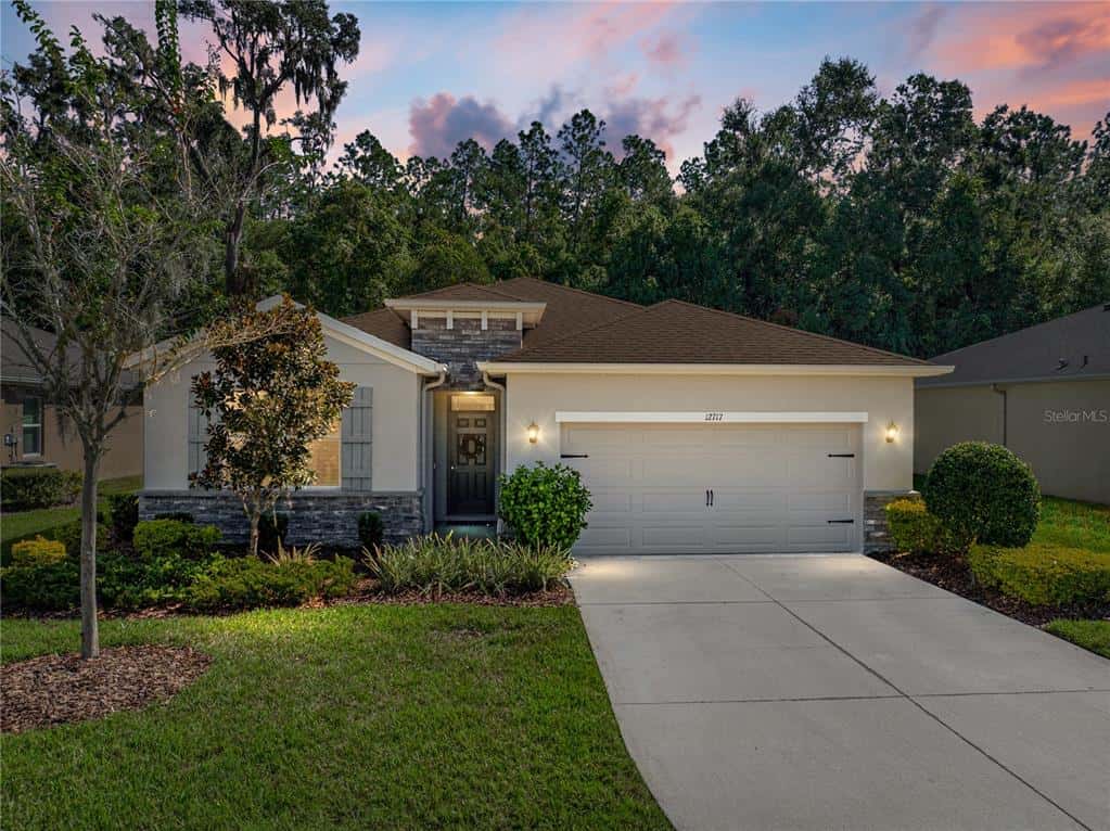 Single Family Residence in DADE CITY