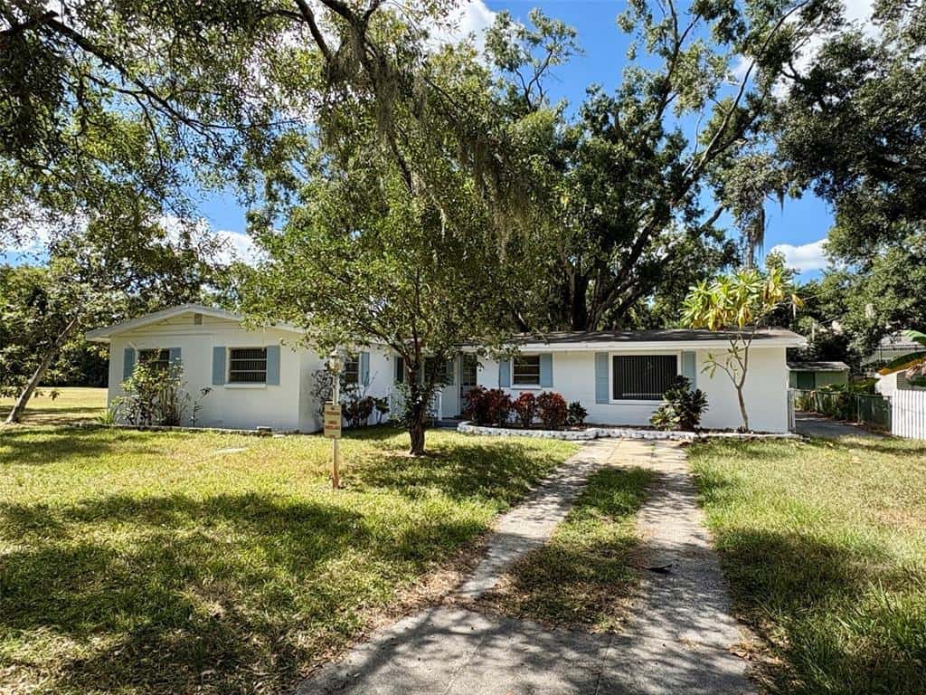 Single Family Residence in TAMPA