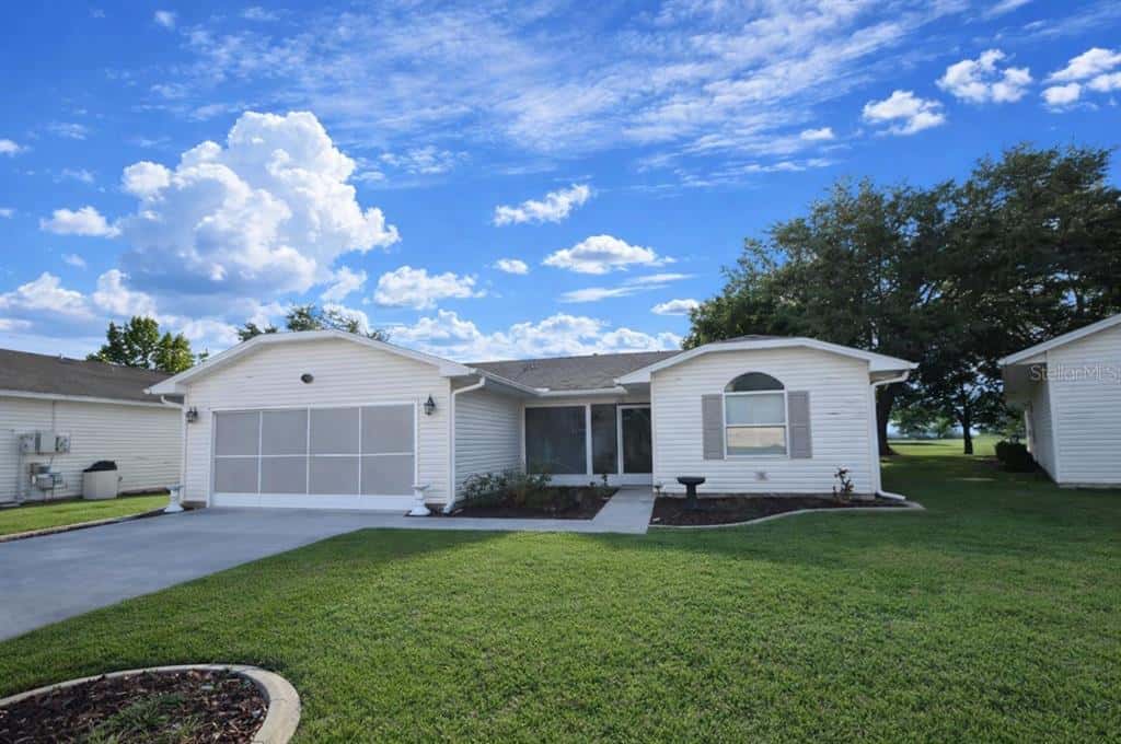 Single Family Residence in LEESBURG