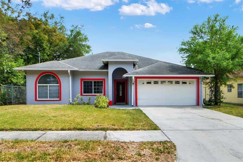 Single Family Residence in TAMPA