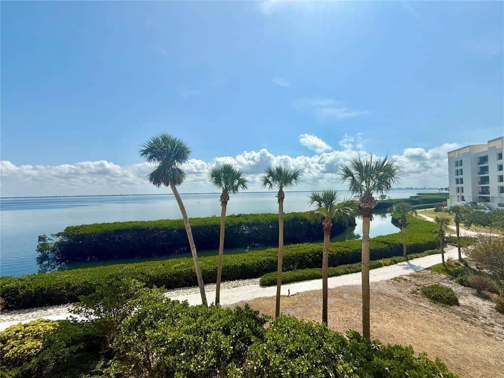 Condominium in LONGBOAT KEY