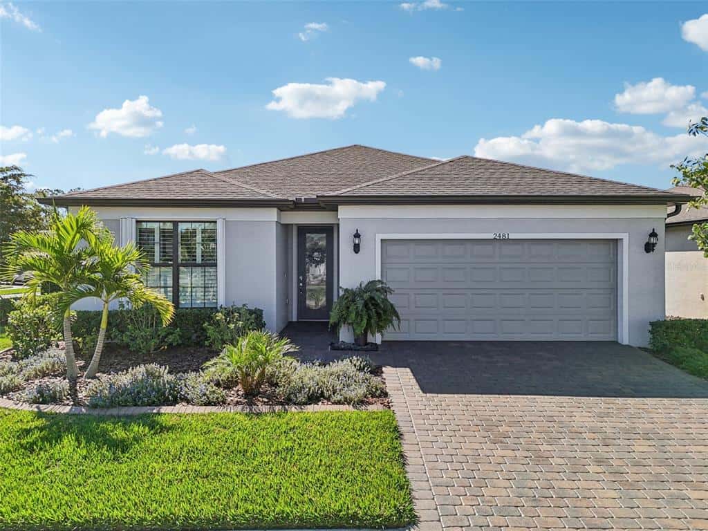 Single Family Residence in NORTH PORT