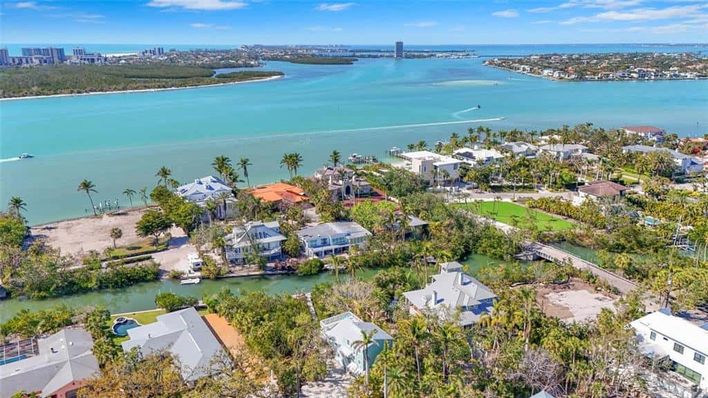 Single Family Residence in SARASOTA