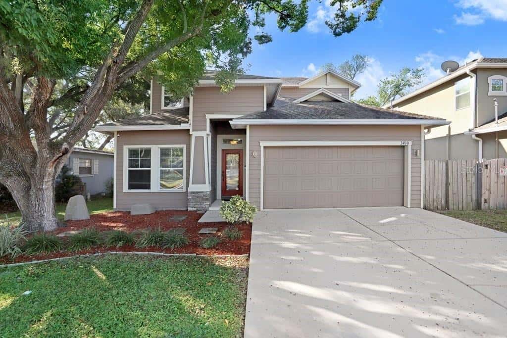 Single Family Residence in TAMPA