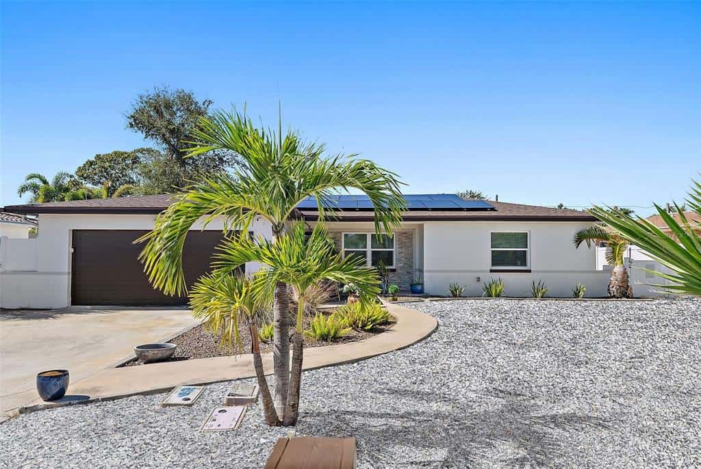 Single Family Residence in TREASURE ISLAND