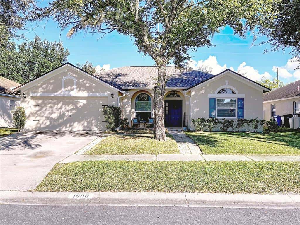 Single Family Residence in BRANDON