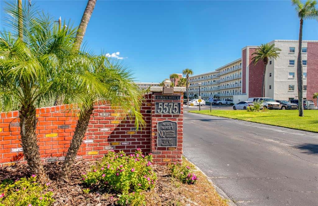 Condominium in ST PETE BEACH