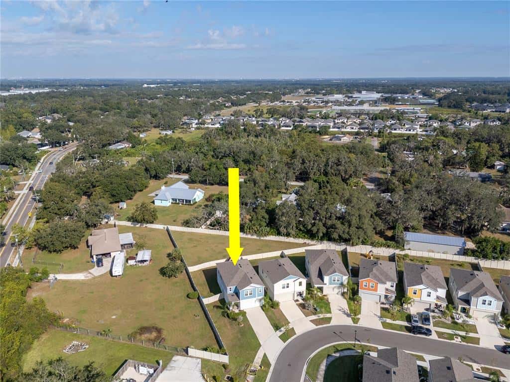 Single Family Residence in RIVERVIEW