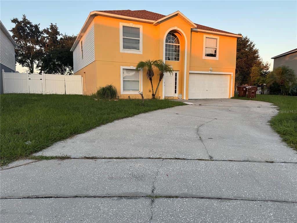 Single Family Residence in HAINES CITY