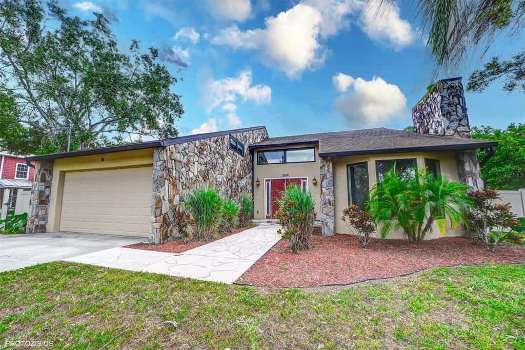 Single Family Residence in TAMPA